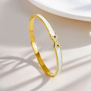 Macro shot of 18K gold plated stainless steel bracelet with X-shaped diamond detailing