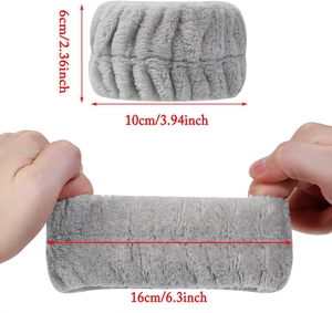 Detailed view of elastic gray flannel wristbands showing dimensions and stretch capability