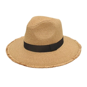 Chapeau de soleil en paille avec ruban gros-grain noir et bord effiloché élégant