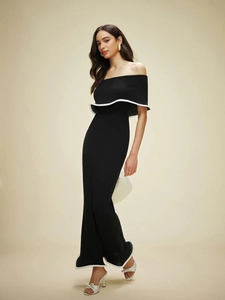 Elegant off-shoulder knitted dress with contrast color waist and ruffle details