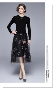 Dettaglio del ricamo a farfalla su gonna in tulle nero e tessuto in maglia fine