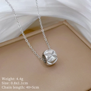 Detailed view of silver titanium steel necklace with 4.4g weight and 40+5cm chain length