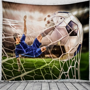 Détail d'une tapisserie de football en polyester montrant un joueur frappant dans le filet