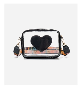 Vue détaillée du sac bandoulière transparent avec cœur noir et sangle colorée