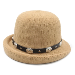 Chapeau Cloche Tricoté Vintage Pour Femmes Hiver Chaud Avec Ceinture En Similicuir Et Rivets Métalliques Style Britannique