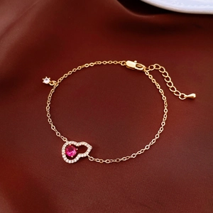 Bracelet plaqué or avec pendentif gourde évidée, zircon rouge et micro-diamants étincelants