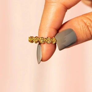 Minimalist S925 sterling silver ring with gold rose row pattern for women fashion