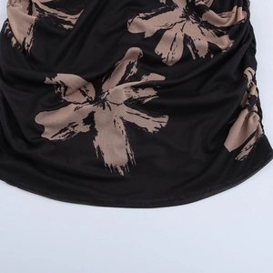 Abito corto elegante in mesh con spalle scoperte e stampa floreale beige