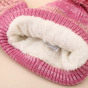 Kids gradient knit hat with thick white fleece lining for warmth in winter season