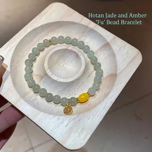 Bracelet en jade Hetian et cire d'abeille avec pendentif doré Fu pour femme