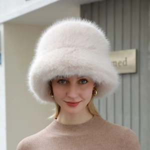 Chapeau bob d'hiver en fausse fourrure de renard rose doux pour femme avec bord large