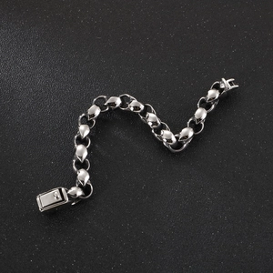 Bracelet à maillons en acier inoxydable argenté poli avec maillons en forme de feuille