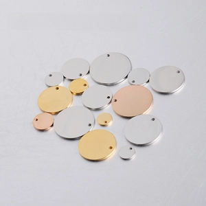 Close-up of mirror-polished 1.5mm thick metal round tags in gold, silver and rose gold