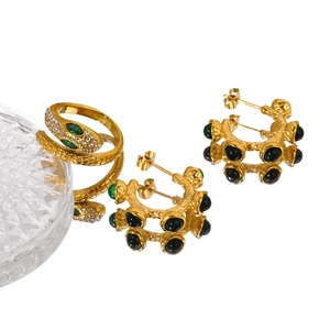 18k gold plated snake ring and C-shape hoop earrings with emerald green crystals