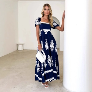 Abito lungo estivo bohémien blu navy con stampa floreale e maniche a sbuffo