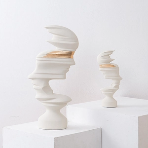 Minimalistische abstracte gezicht standbeelden in wit en goud voor luxe decor