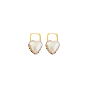 Boucles d'oreilles cœur dorées élégantes avec incrustations en nacre irisée