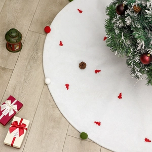 Jupe De Sapin De Noël Blanche Ronde En Peluche Décoration Avec Broderie Sapin Rouge Et Pompons Colorés Décor De Fête