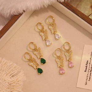 Elegante goldene Schmetterlingsohrringe mit Zirkon-Inlay und Kristall-Tropfenanhänger