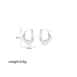 Irregular U-shaped stainless steel earrings with 3cm height and 2.3cm width dimensions