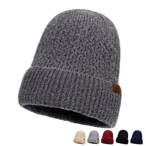 Heren gebreide muts met warme fleecevoering en lederen detail in diverse kleuren