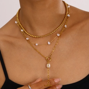 Collana multistrato in acciaio inossidabile con perle barocche e chiusura a T oro