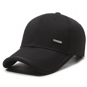 Minimalist black cotton baseball cap with silver Fashion metal plate on the side