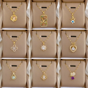 Colliers en acier titane doré avec pendentifs cœur, papillon et trèfle, lot de neuf
