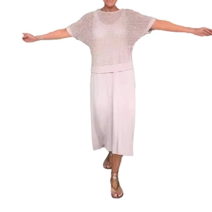 Completo due pezzi da donna con maglia traforata rosa malva e abito lungo coordinato