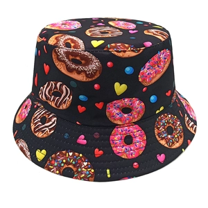 Wendbarer Fischerhut für Damen und Herren mit bunten Donut- und Herz-Mustern bedruckt