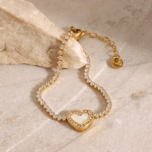 Bracciale cuore in acciaio dorato con madreperla bianca e zirconi a pavé scintillanti