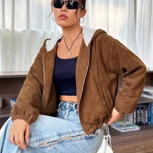 Vintage braune Cordjacke mit Kapuze, weißem Fleece-Futter und entspanntem Schnitt