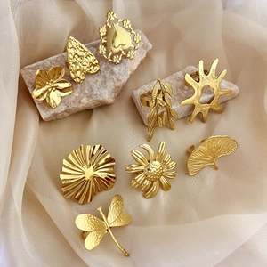 Retro golden stainless steel ring set with nature-inspired sun and ginkgo leaf designs