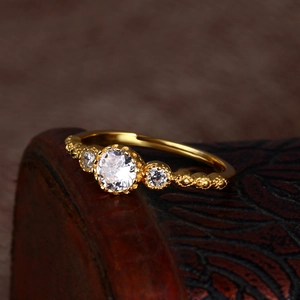 Lace hollowed out vintage gold ring with three sparkling round diamonds in classic style