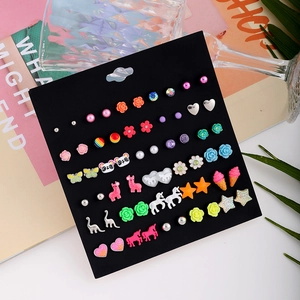 Set aus 36 Paaren bunter Ohrstecker mit Blumen- und Einhorn-Motiven für Damen