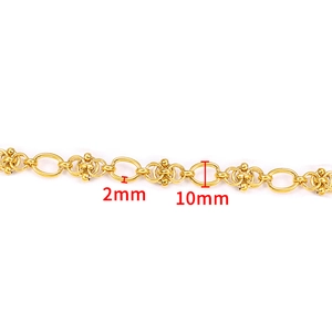 Macro detail of 18K gold stainless steel chain with 2mm thickness and 10mm link diameter