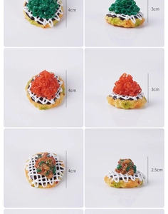 Vista macro dettagliata di tre stili di modelli di cibo in miniatura con misure