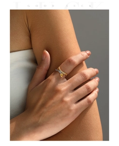 Close-up of a dual-tone S925 silver snake ring with a pear-cut yellow gemstone