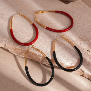 Exaggerated retro oval drop earrings in gold-plated metal with red and black enamel finish