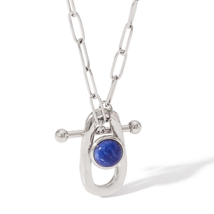 Collier maille trombone style égyptien avec pendentif fer à cheval T-bar et pierre bleue