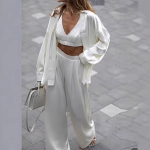 Tenue Élégante En Satin Pour Femmes Chemise À Manches Longues Camisole Dos Nu Et Pantalon Large Taille Haute