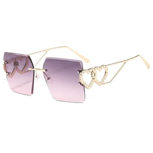 Fashionable rimless sunglasses with gradient lenses and gold heart-shaped metal temples