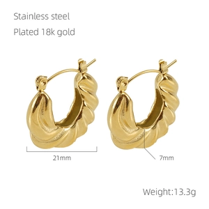 Detail view of 18k gold plated stainless steel U-shaped earrings with 21mm height specs