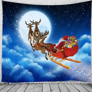 Detail van een kerstwandkleed met de Kerstman op een slee getrokken door rendieren