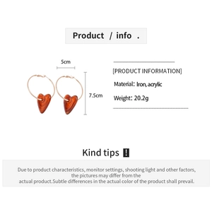 Infographic showing amber heart earrings with dimensions 5cm and 7.5cm and product details