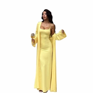 Ensemble robe longue jaune moulante avec cardigan à manches longues pour le style automne femme