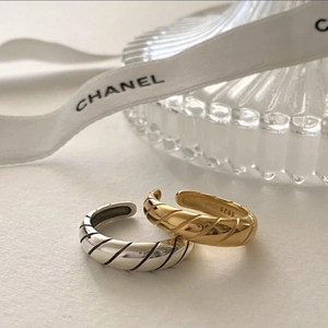 Macro shot of S925 sterling silver quilted texture rings in gold and silver finishes