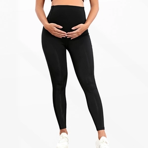 Legging de yoga de maternité noir taille haute en tissu extensible pour le ventre