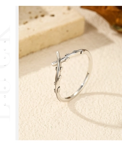 Macro shot of S925 silver ring featuring olive branch texture and crossing vine leaves