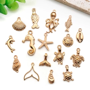 Details der KC-Gold-Meeresanhänger wie Meeresschildkröte und Seestern für DIY-Schmuck